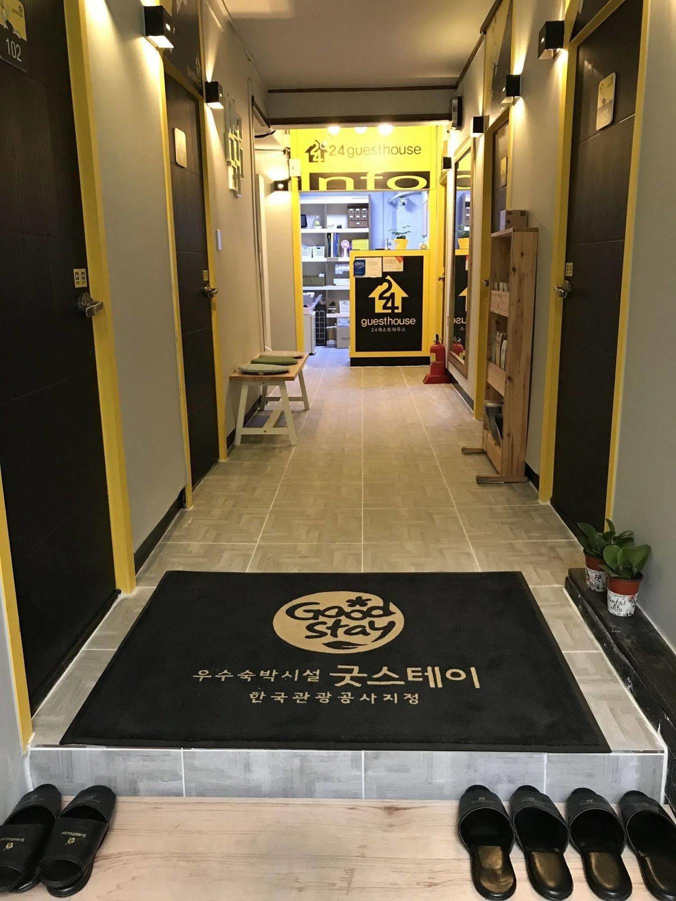 24 Guesthouse Jongno Tower Сеул Екстериор снимка