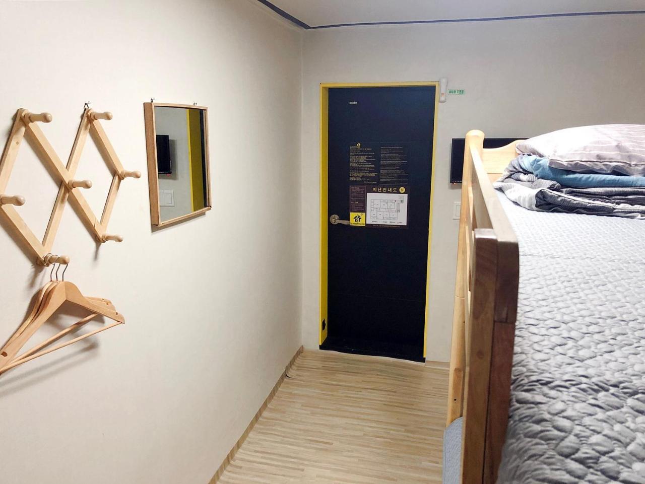 24 Guesthouse Jongno Tower Сеул Екстериор снимка