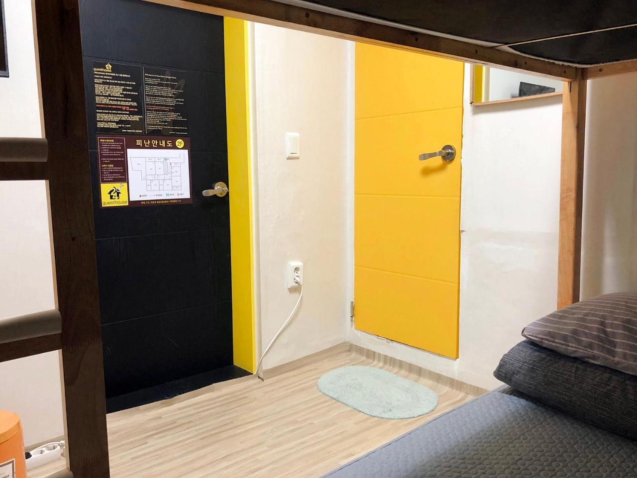 24 Guesthouse Jongno Tower Сеул Екстериор снимка